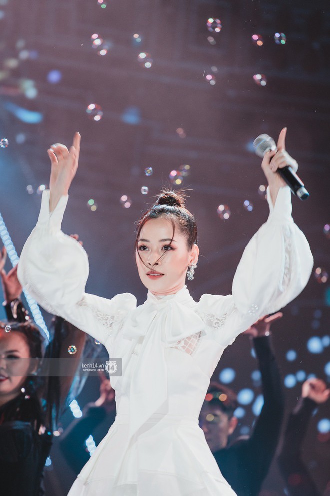 Ch&ugrave;m ảnh đẹp nhất trong show H&agrave;n-Việt: WINNER, Jung Hae In, Noo Phước Thịnh c&ugrave;ng d&agrave;n nghệ sĩ Việt để lại chuỗi cảm x&uacute;c vỡ &ograve;a - Ảnh 12.