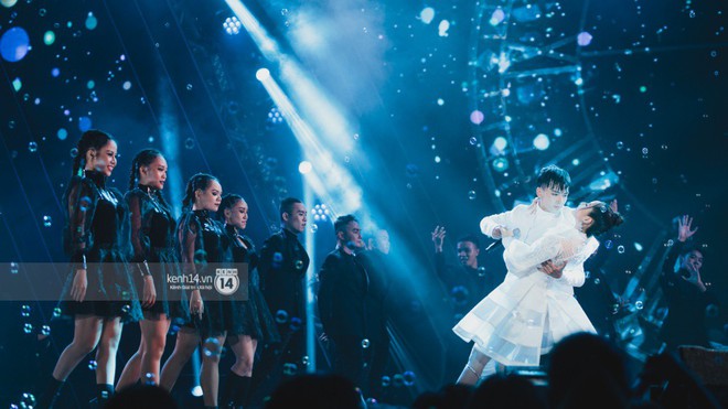 Ch&ugrave;m ảnh đẹp nhất trong show H&agrave;n-Việt: WINNER, Jung Hae In, Noo Phước Thịnh c&ugrave;ng d&agrave;n nghệ sĩ Việt để lại chuỗi cảm x&uacute;c vỡ &ograve;a - Ảnh 10.