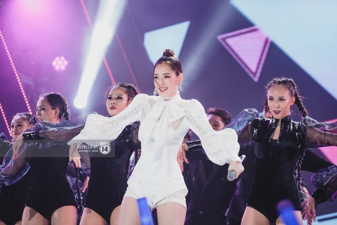 Ch&ugrave;m ảnh đẹp nhất trong show H&agrave;n-Việt: WINNER, Jung Hae In, Noo Phước Thịnh c&ugrave;ng d&agrave;n nghệ sĩ Việt để lại chuỗi cảm x&uacute;c vỡ &ograve;a - Ảnh 18.