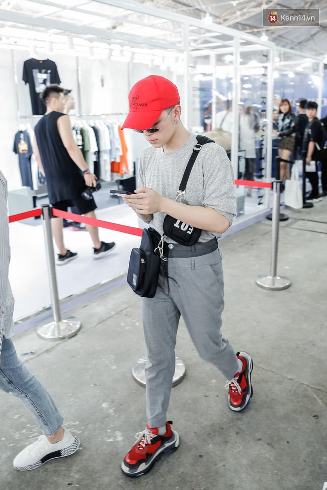 Sneaker Fest 2018 ở S&agrave;i G&ograve;n ngập tr&agrave;n c&aacute;c bạn trẻ chịu chơi v&agrave; những mẫu sneaker hype cả trăm triệu đồng - Ảnh 3.