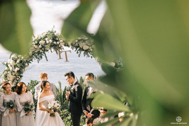 Nhà văn Gào chia sẻ nhiều thông tin thú vị về đám cưới như mơ ngay sau tiệc cưới hoành tráng trên bờ biển - Ảnh 1.