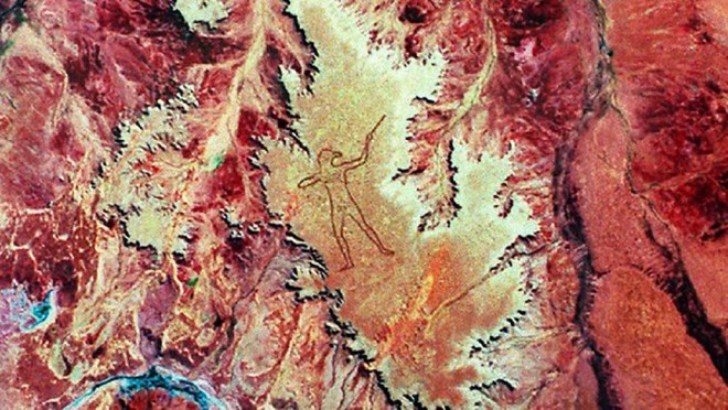 Marree Man - Hình vẽ thổ dân khổng lồ trên sa mạc Úc có thể nhìn thấy từ vũ trụ hơn 20 năm qua vẫn là một câu đố làm các nhà khoa học điên đầu - Ảnh 2.
