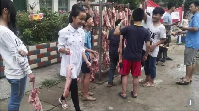 Vừa cảm động vừa thực tế: Học sinh giỏi ở Trung Quốc được nh&agrave; trường thưởng 600g thịt lợn - Ảnh 1.