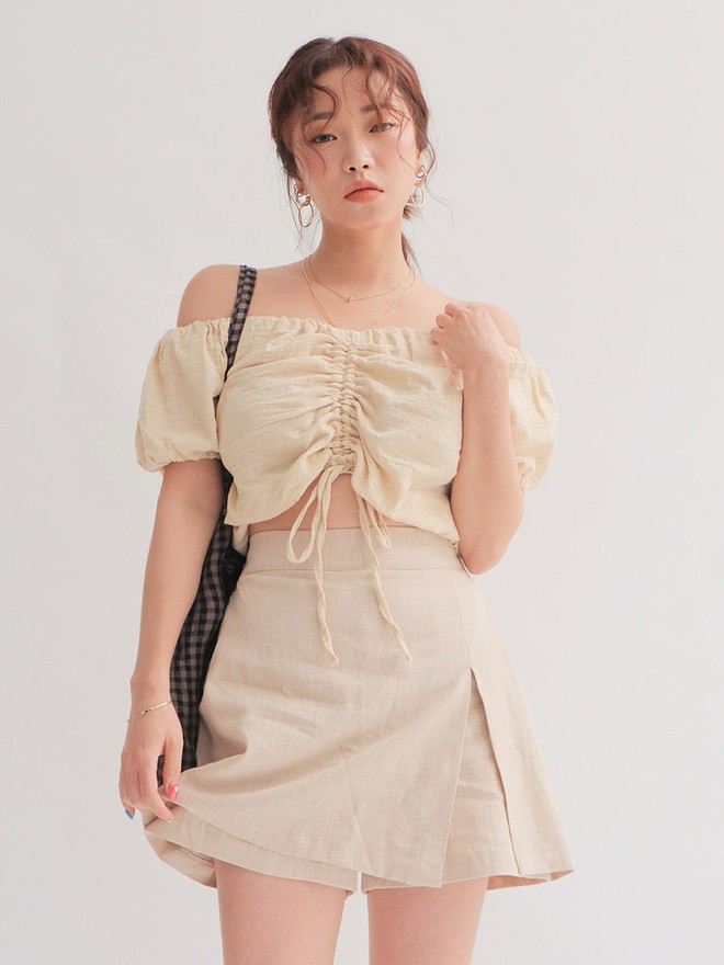 Chỉ với chi tiết d&acirc;y buộc đơn giản m&agrave; c&oacute; &iacute;t nhất 4 kiểu &aacute;o trendy, diện l&ecirc;n si&ecirc;u xinh v&agrave; t&ocirc;n d&aacute;ng - Ảnh 8.