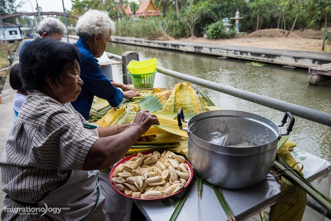 Độc đáo ẩm thực chợ nổi Tha Kha (Thái Lan), chỉ cần nhìn qua là muốn xách ba lô lên mà đi ngay - Ảnh 9.