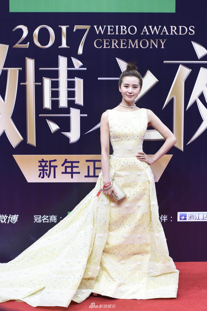 Thảm đỏ Weibo: Angela Baby xuống sắc không phanh, Dương Mịch - Na Trát cùng dàn mỹ nhân cạnh tranh nhan sắc khốc liệt - Ảnh 17.