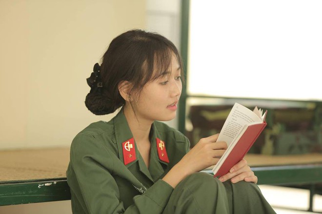 D&agrave;n sao nữ H&agrave;n Quốc & Việt Nam khi đi nhập ngũ: Ai để mặt mộc thực sự? - Ảnh 17.