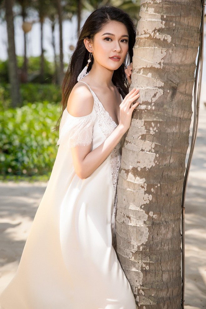 Top 3 Hoa hậu Việt Nam 2016 diện đầm trắng tinh khôi, khoe nhan sắc quyến rũ trước khi hết nhiệm kỳ - Ảnh 4.