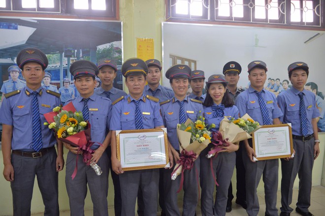 Khen thưởng nh&acirc;n vi&ecirc;n v&agrave; tổ t&agrave;u trả lại hơn 100 triệu cho h&agrave;nh kh&aacute;ch bỏ qu&ecirc;n - Ảnh 1.