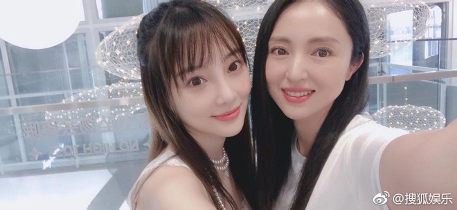 Bức ảnh selfie tai tiếng nhất Cbiz h&ocirc;m nay: Kẻ ngoại t&igrave;nh L&yacute; Tiểu Lộ rạng rỡ b&ecirc;n vợ sao nam bị tố cưỡng bức - Ảnh 3.