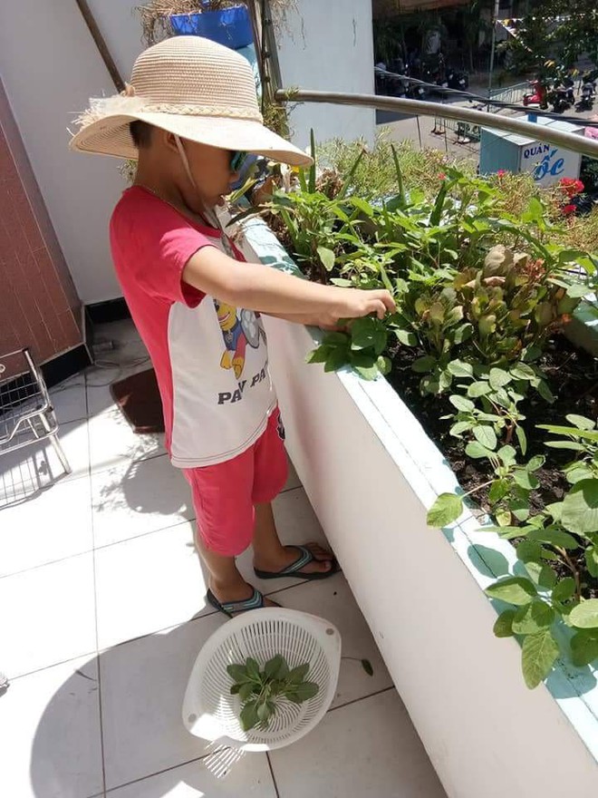 Kh&ocirc;ng qu&aacute;t mắng hay ra lệnh, chỉ d&ugrave;ng chi&ecirc;u thủ thỉ, mẹ 8X dạy con 6 tuổi l&agrave;m việc nh&agrave; nhoay nho&aacute;y - Ảnh 8.