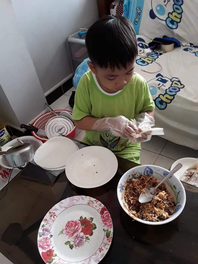 Kh&ocirc;ng qu&aacute;t mắng hay ra lệnh, chỉ d&ugrave;ng chi&ecirc;u thủ thỉ, mẹ 8X dạy con 6 tuổi l&agrave;m việc nh&agrave; nhoay nho&aacute;y - Ảnh 9.