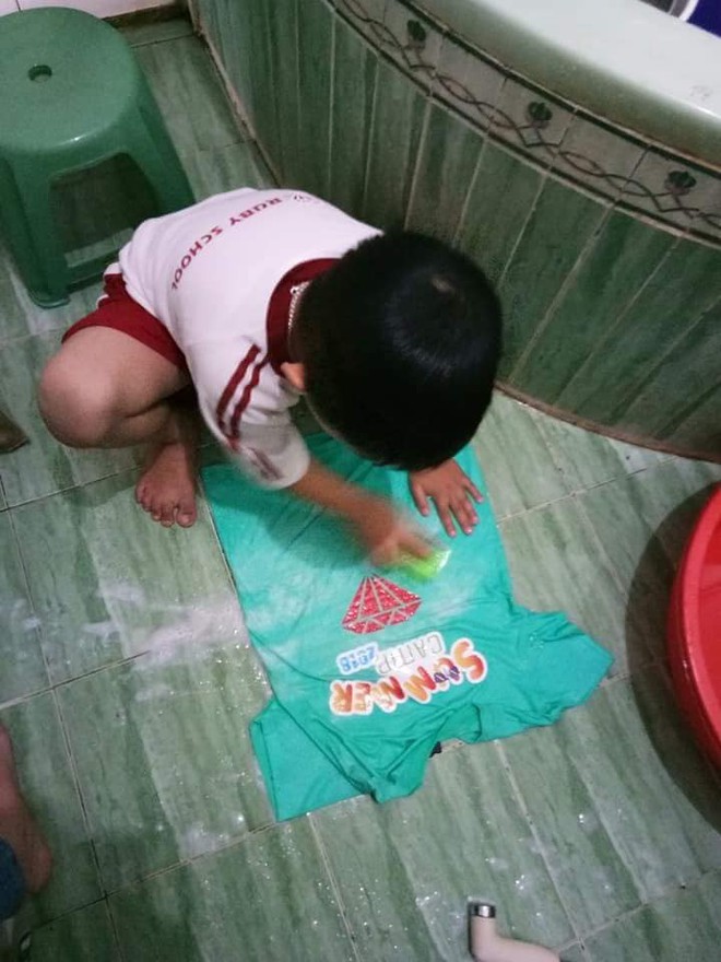 Kh&ocirc;ng qu&aacute;t mắng hay ra lệnh, chỉ d&ugrave;ng chi&ecirc;u thủ thỉ, mẹ 8X dạy con 6 tuổi l&agrave;m việc nh&agrave; nhoay nho&aacute;y - Ảnh 10.