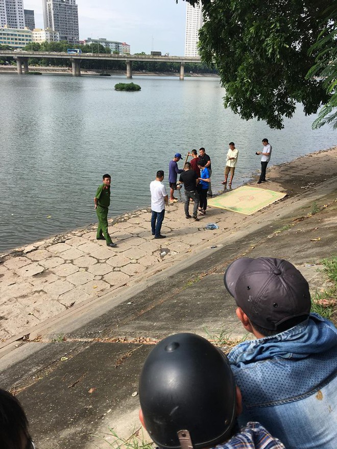 Hà Nội: Đi tập thể dục phát hiện thi thể người phụ nữ váy đen nổi trên hồ Linh Đàm - Ảnh 1.
