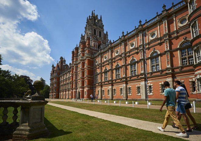 Choáng ngợp với sự nguy nga, tráng lệ của Đại học dành cho giới Hoàng gia Anh: Royal Holloway - Ảnh 6.