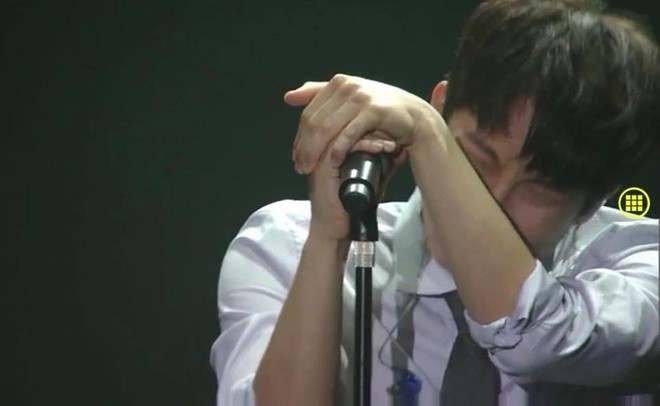 Thủ lĩnh BTOB khóc nức nở tại concert cuối cùng trước thềm nhập ngũ vào cuối tháng - Ảnh 4.