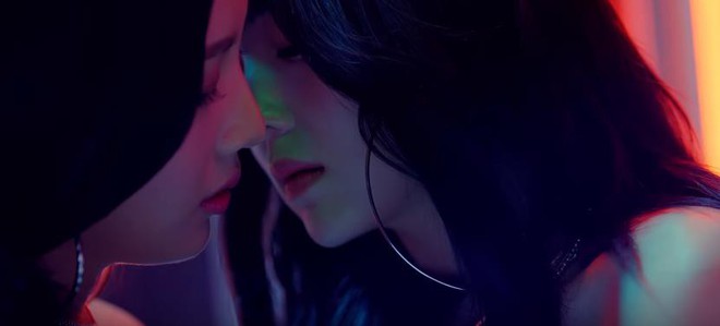 5 lần 7 lượt tung MV ủng hộ LGBT, SM bị netizen tố làm màu để gây sự chú ý - Ảnh 11.