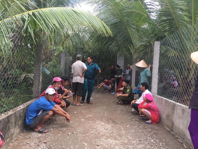 Người bố ruột bé gái 5 tuổi bị sát hại trong vụ thảm án ở Tiền Giang khóc ngẹn: “Sao nó ác dữ vậy, con gái tôi có tội tình gì đâu…” - Ảnh 1.