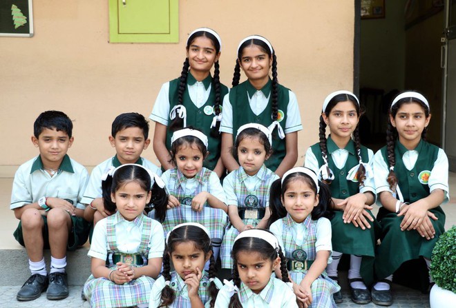 Trường học có tới 17 cặp sinh đôi ở Ấn Độ khiến giáo viên hoang mang vì không thể phân biệt được ai là ai - Ảnh 1.