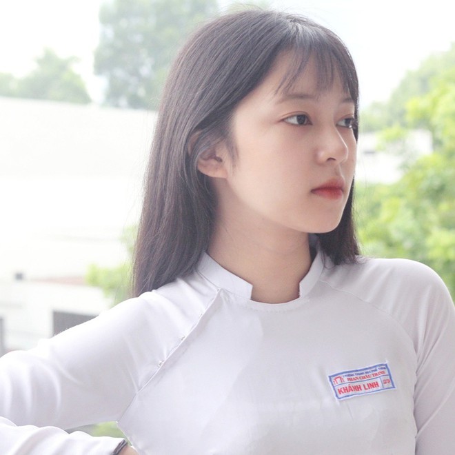 Chưa đến năm học mới, thiếu nữ Đà Nẵng đã gây sốt với bức ảnh diện áo dài xinh đẹp hơn nắng mai - Ảnh 2. Chưa đến năm học mới, thiếu nữ Đà Nẵng đã gây sốt với bức ảnh diện áo dài xinh đẹp hơn nắng mai - Ảnh 2.