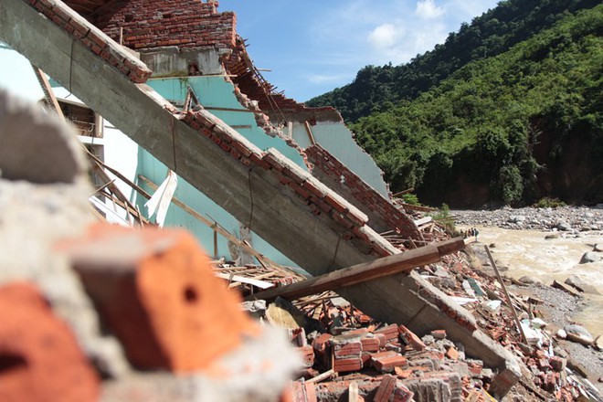 Dãy nhà của trường tiểu học miền núi Nghệ An tan hoang sau bão số 3, không thể khắc phục dù đã cận kề năm học mới - Ảnh 2.