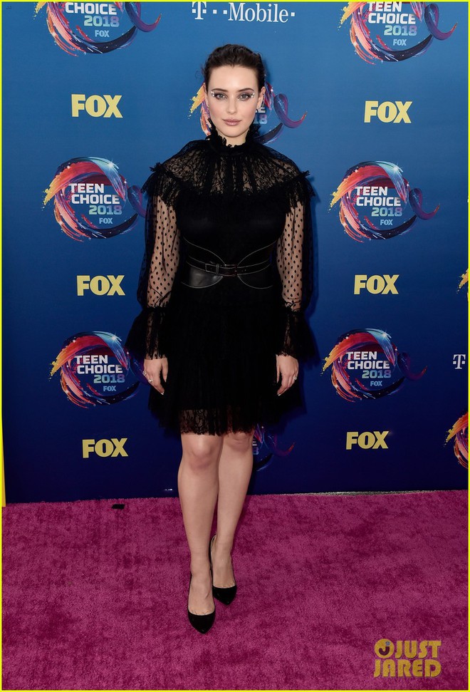 D&agrave;n sao trẻ hot nhất Hollywood tề tựu khoe sắc gợi cảm tr&ecirc;n thảm hồng Teen Choice Awards 2018 - Ảnh 5.
