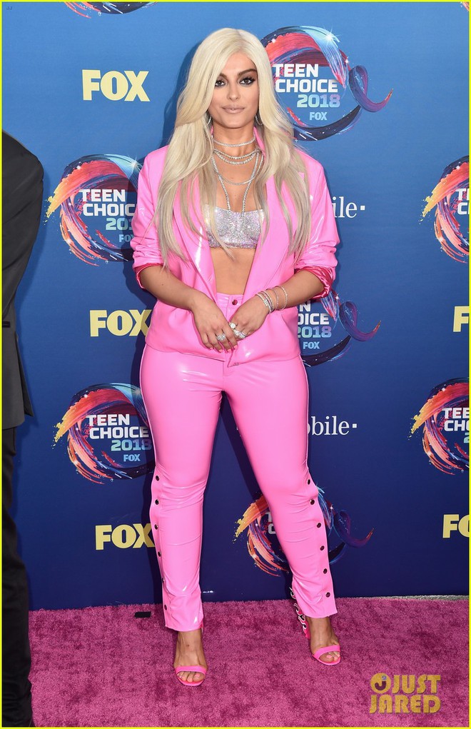 D&agrave;n sao trẻ hot nhất Hollywood tề tựu khoe sắc gợi cảm tr&ecirc;n thảm hồng Teen Choice Awards 2018 - Ảnh 3.