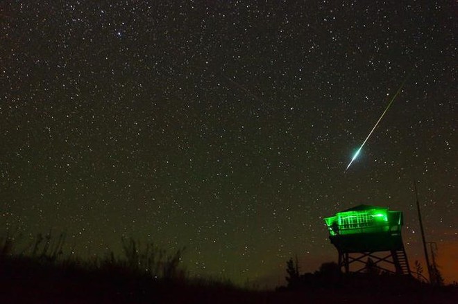 Ảnh: Chiêm ngưỡng vẻ lung linh của mưa sao băng Perseid đẹp nhất năm - Ảnh 14.