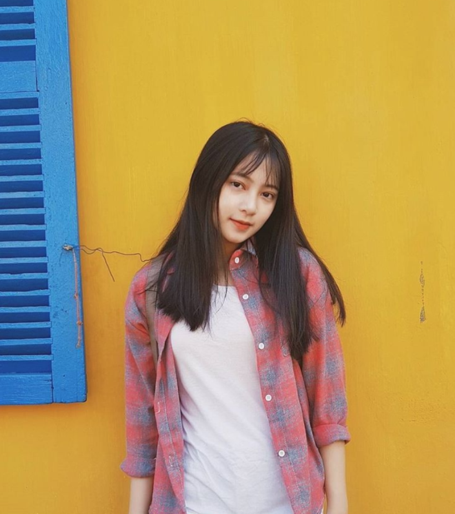 Chưa đến năm học mới, thiếu nữ Đà Nẵng đã gây sốt với bức ảnh diện áo dài xinh đẹp hơn nắng mai - Ảnh 4.