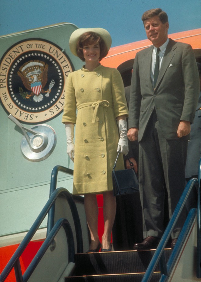 “Bậc thầy” diện màu sặc sỡ, khó nhằn ngoài Nữ hoàng Anh còn có cựu Đệ nhất Phu nhân Mỹ - Jackie Kennedy - Ảnh 15.