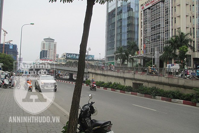 Nh&acirc;n chứng: Kẻ đi xe ph&acirc;n khối lớn đ&atilde; r&uacute; ga trước khi đ&acirc;m người phụ nữ ở L&aacute;ng Hạ - Ảnh 3.