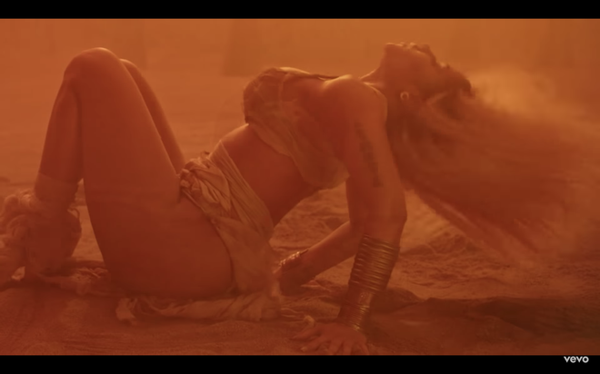 Bỏng mắt xem nữ nghệ sĩ siêu 3 vòng khoe hình thể nóng bỏng trong MV mới - Ảnh 1.
