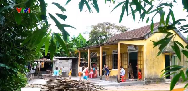 Lớp học hạnh ph&uacute;c của thầy gi&aacute;o ngh&egrave;o ở Thừa Thi&ecirc;n Huế: Đ&ocirc;i ch&acirc;n kh&ocirc;ng l&agrave;nh lặn dẫn bước những đứa trẻ v&agrave;o đời - Ảnh 11.