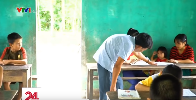 Lớp học hạnh ph&uacute;c của thầy gi&aacute;o ngh&egrave;o ở Thừa Thi&ecirc;n Huế: Đ&ocirc;i ch&acirc;n kh&ocirc;ng l&agrave;nh lặn dẫn bước những đứa trẻ v&agrave;o đời - Ảnh 7.