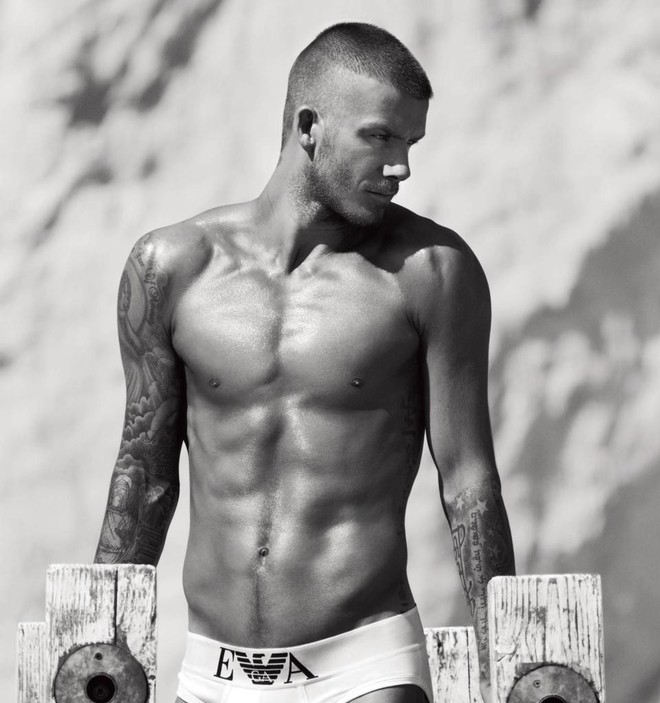 David Beckham đã độn thêm vớ vào vùng kín để gợi cảm hơn khi chụp ảnh nội y - Ảnh 2.
