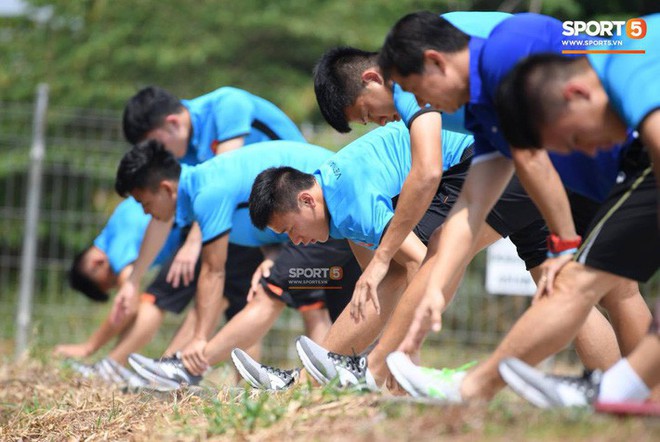 Olympic Việt Nam đùa nghịch, cười thả ga trước giờ G - Ảnh 9.