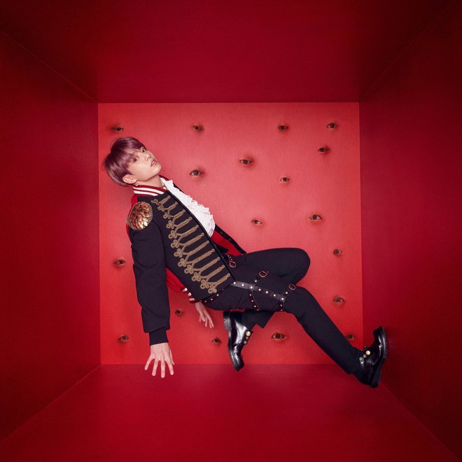 Giải m&atilde; bộ ảnh Love Yourself: Answer: Bạn c&oacute; nhận ra c&aacute;c huyền thoại qua trang phục của từng th&agrave;nh vi&ecirc;n BTS? - Ảnh 5.