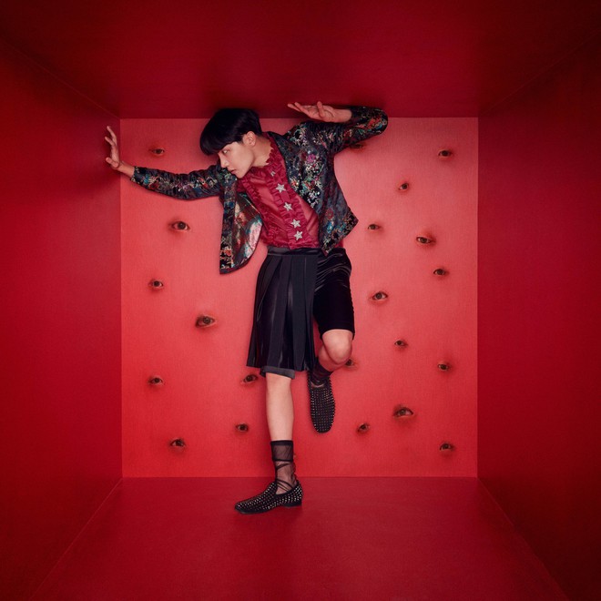 Giải m&atilde; bộ ảnh Love Yourself: Answer: Bạn c&oacute; nhận ra c&aacute;c huyền thoại qua trang phục của từng th&agrave;nh vi&ecirc;n BTS? - Ảnh 13.