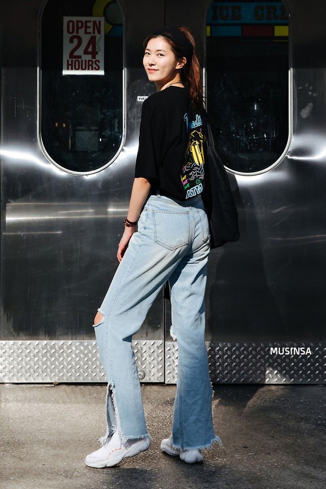 Sắp hết h&egrave; nhưng giới trẻ H&agrave;n vẫn m&ecirc; mệt crop top, năng diện đồ khoe eo vừa sexy lại vừa chất - Ảnh 6.