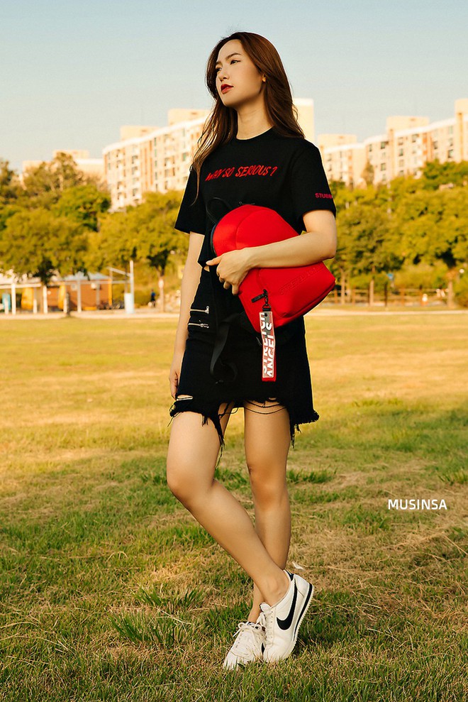 Sắp hết h&egrave; nhưng giới trẻ H&agrave;n vẫn m&ecirc; mệt crop top, năng diện đồ khoe eo vừa sexy lại vừa chất - Ảnh 12.