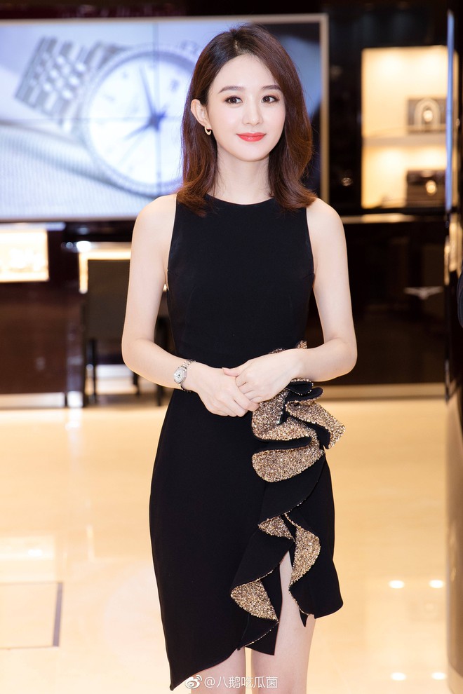 Lộ ảnh v&ograve;ng 2 lớn với nghi vấn bầu b&iacute;, Triệu Lệ Dĩnh li&ecirc;n tục diện v&aacute;y &ocirc;m s&aacute;t phản b&aacute;c tin đồn - Ảnh 11.