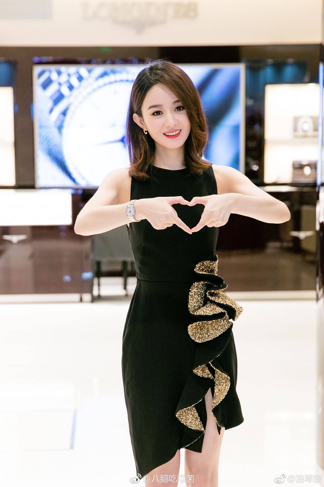Lộ ảnh v&ograve;ng 2 lớn với nghi vấn bầu b&iacute;, Triệu Lệ Dĩnh li&ecirc;n tục diện v&aacute;y &ocirc;m s&aacute;t phản b&aacute;c tin đồn - Ảnh 10.