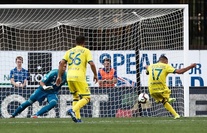 Juventus nhọc nhằn giành 3 điểm trong ngày Ronaldo ra mắt Serie A - Ảnh 6.