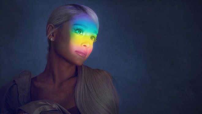 Vừa tung album mới, Ariana Grande đã trở thành nghệ sĩ nữ đầu tiên làm được điều này tại Mỹ - Ảnh 1.