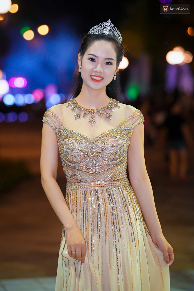 Thảm đỏ 30 năm Hoa hậu Việt Nam: Cuộc hội ngộ hiếm có của dàn Hoa hậu, Á hậu các thế hệ! - Ảnh 2.