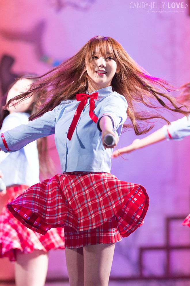 Khi stylist của Red Velvet bị n&eacute;m đ&aacute; kh&ocirc;ng thương tiếc th&igrave; stylist của Lovelyz lại được khen hết lời v&igrave; tinh tế trong mọi ho&agrave;n cảnh - Ảnh 7.