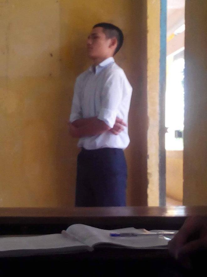 Nam sinh ăn vụng x&ocirc;i trong lớp bị thầy bắt quả tang v&agrave; đ&acirc;y l&agrave; c&aacute;ch trừng trị si&ecirc;u dễ thương - Ảnh 4.