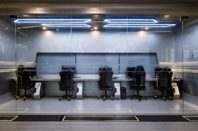 Trố mắt với ph&ograve;ng tập 2000m2 của tuyển game Trung Quốc: Đẹp h&uacute;t hồn m&ecirc; ly như t&agrave;u vũ trụ tương lai - Ảnh 2.
