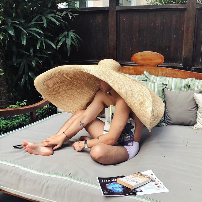 Mệt v&igrave; sống ảo như Ho&agrave;ng Ku: chỉ hơn 16 triệu mua mũ, cuốn chiếu 3 v&ograve;ng mới chui vừa thang m&aacute;y  - Ảnh 1.