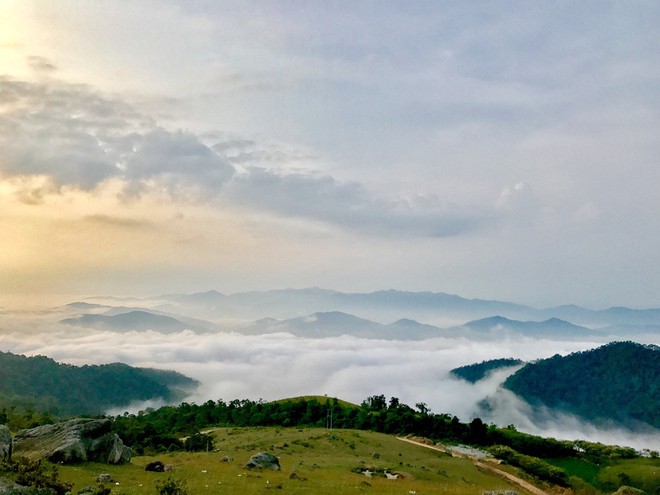 Săn m&acirc;y: Khi người trẻ chạy đua c&ugrave;ng mặt trời rồi vỡ o&agrave; đứng trước biển m&acirc;y đẹp như ti&ecirc;n cảnh - Ảnh 12.